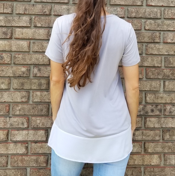 ❗️2/$18❗️Beautiful Pocket Blouse - Picture 3 of 4